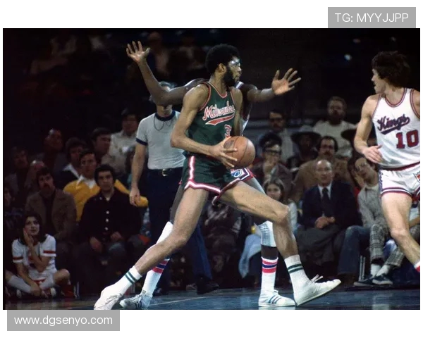 卡里姆·阿布杜尔-贾巴尔:篮球传奇与文化象征的伟大人生轨迹